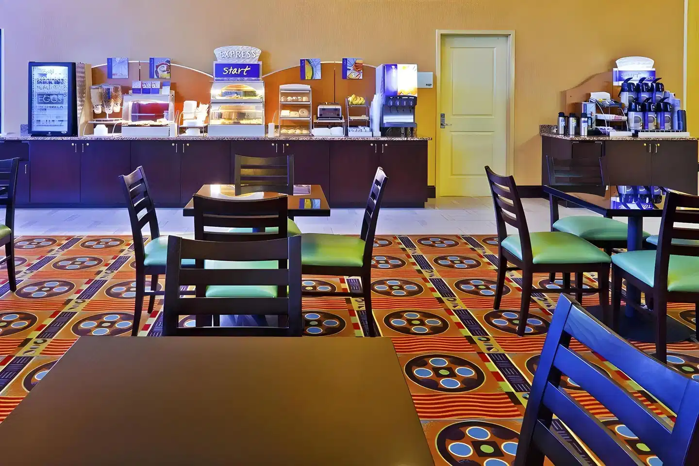 Holiday Inn Express & Suites Nashville-Opryland Bar