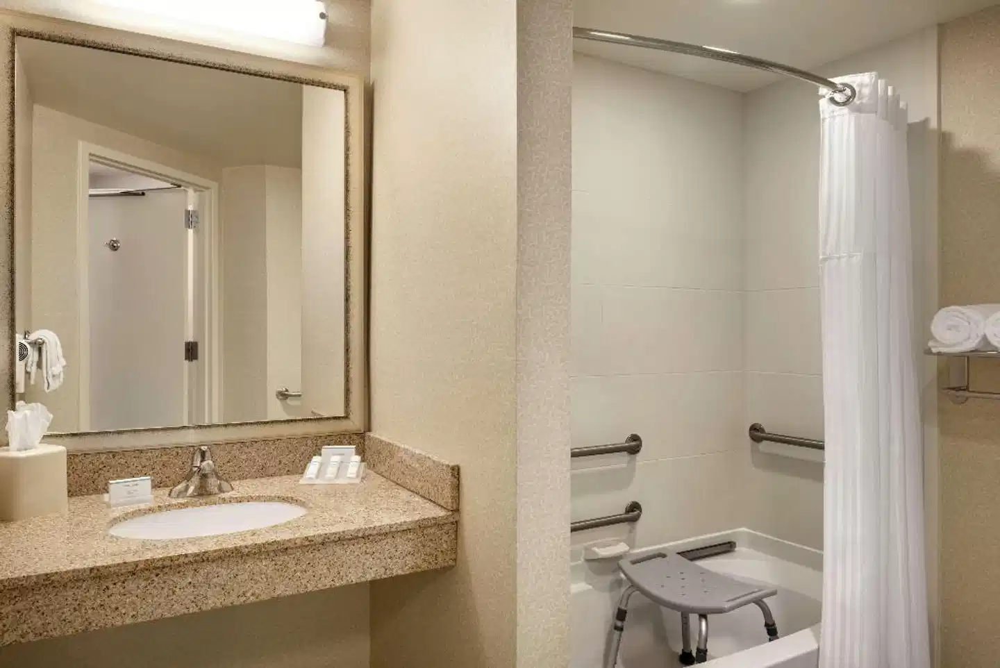 Hilton Garden Inn Minneapolis Downtown Badezimmer