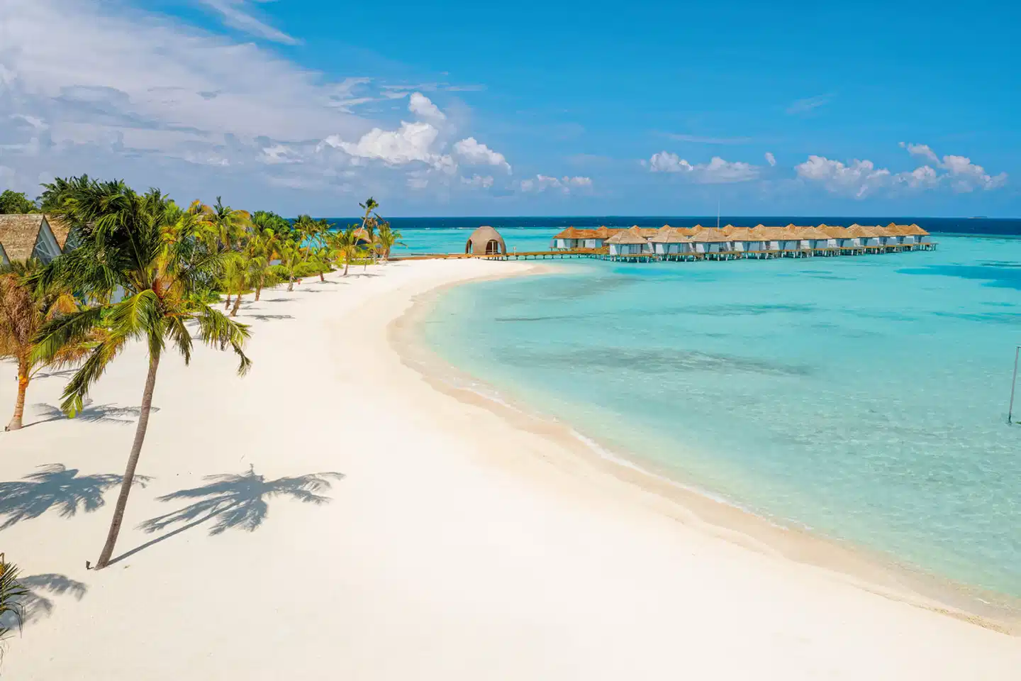 Outrigger Maldives Maafushivaru Resort Strand