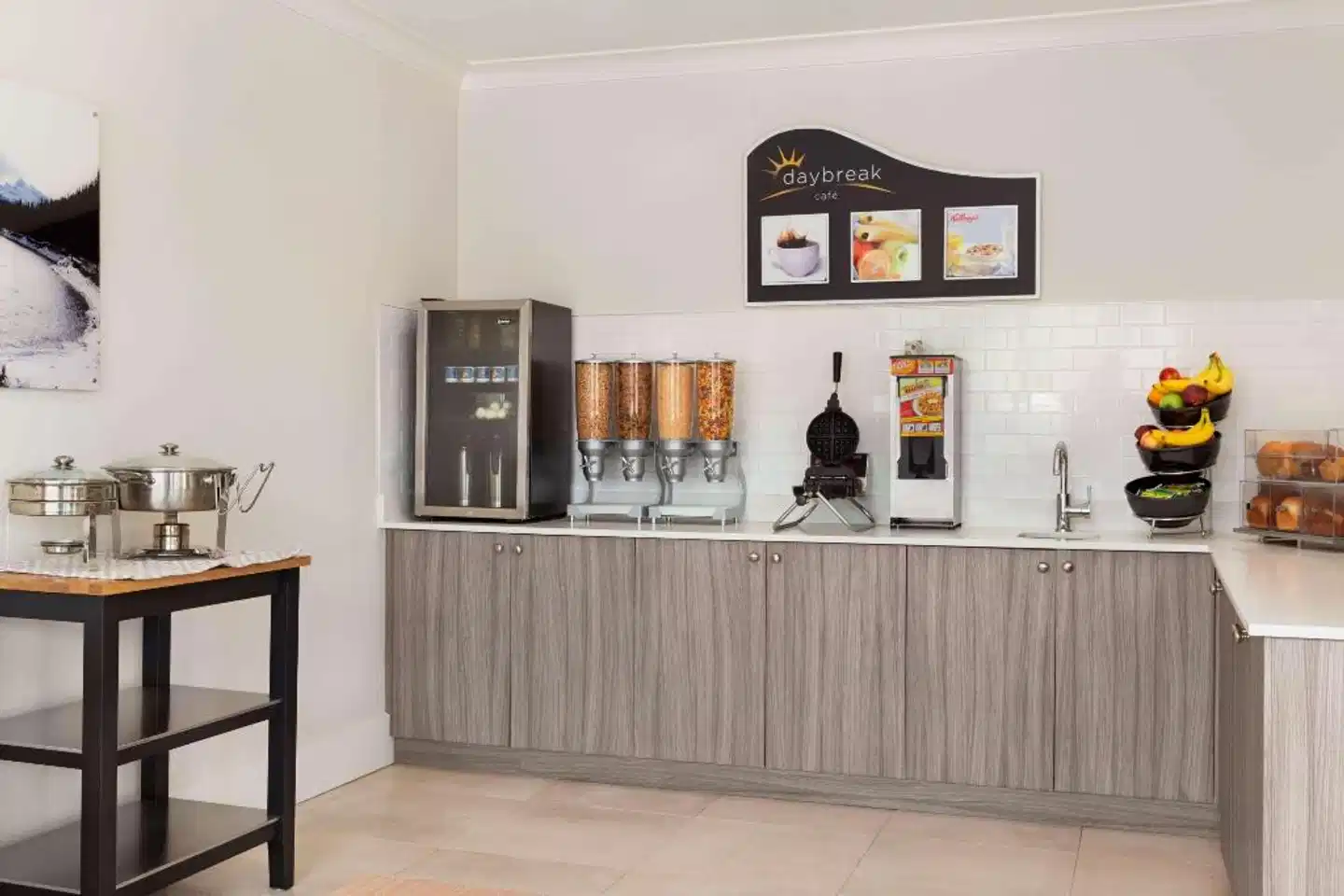 Days Inn by Wyndham 100 Mile House Lobby