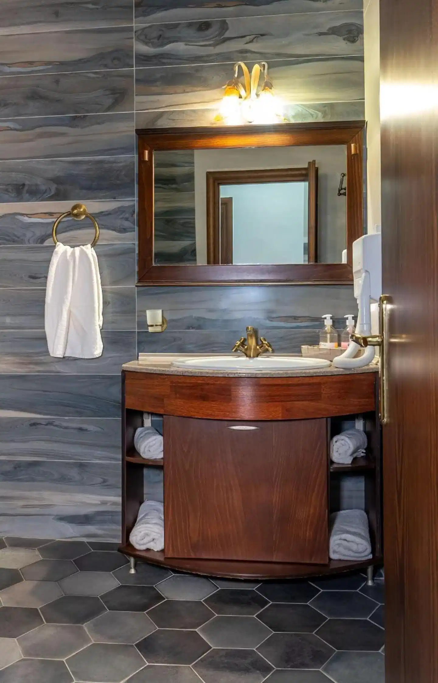 Paralia Beach Boutique Hotel Badezimmer