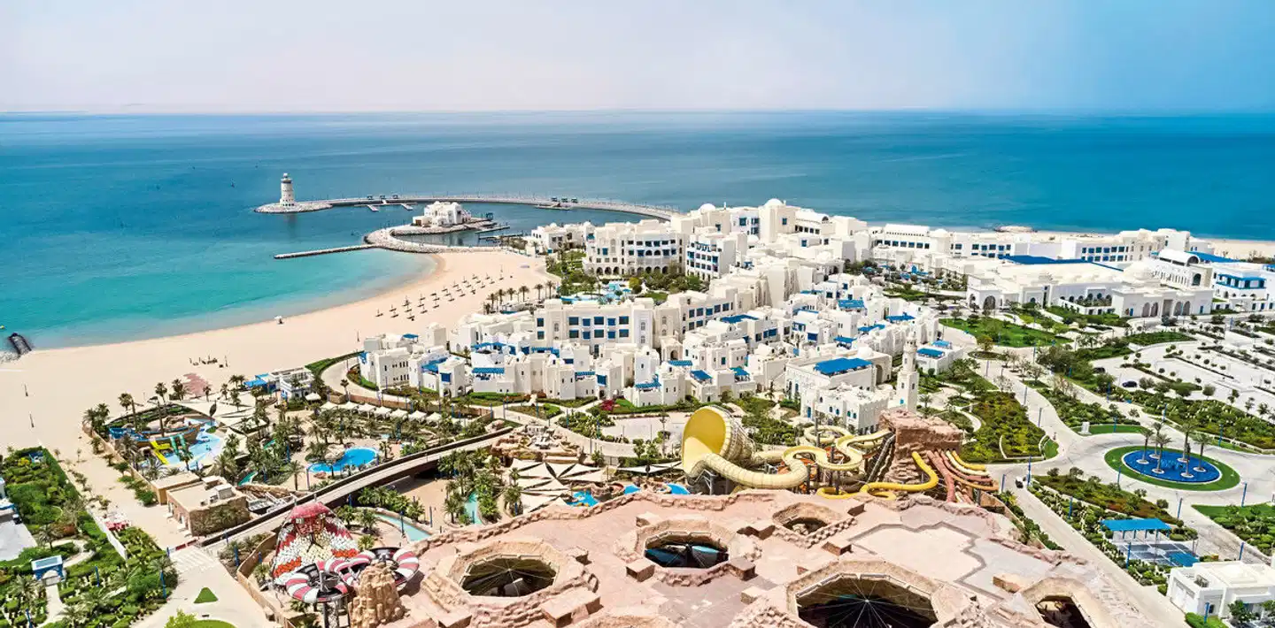 Hilton Salwa Beach Resort & Villas Strand