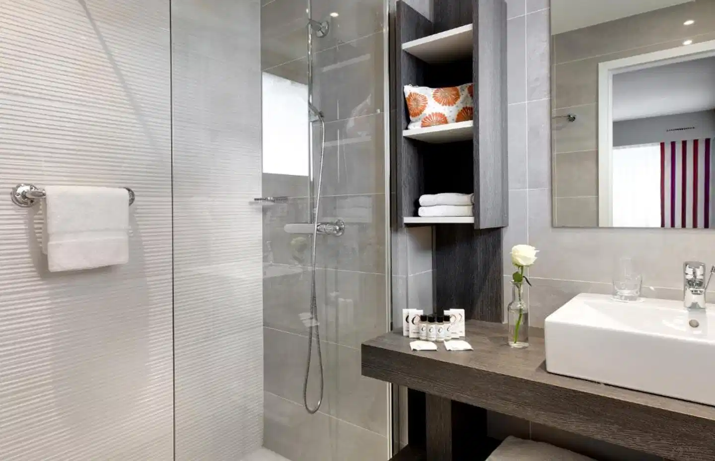 The Originals Residence, Les Strélitzias, Antibes Badezimmer