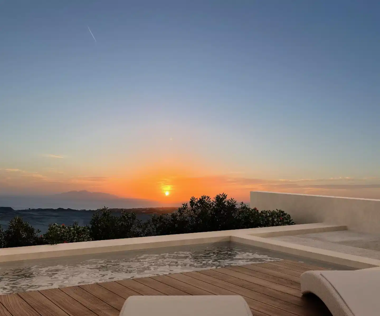 Pnoé Luxury Suites Landschaft