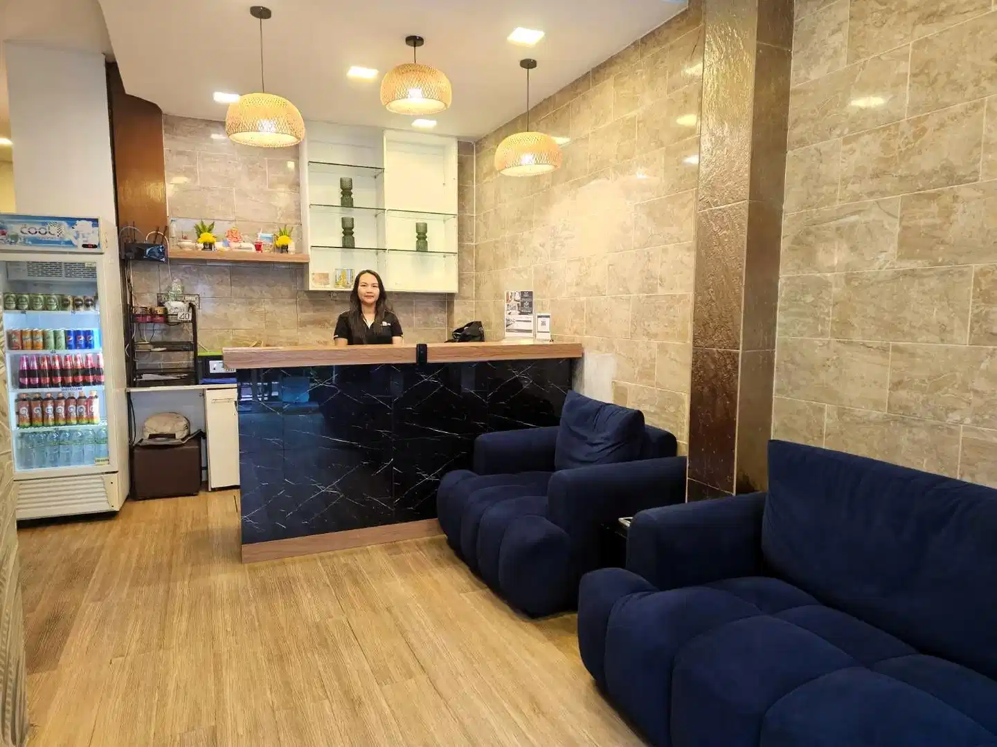 The Base Inn'Near Beach'Near Night Market Lobby