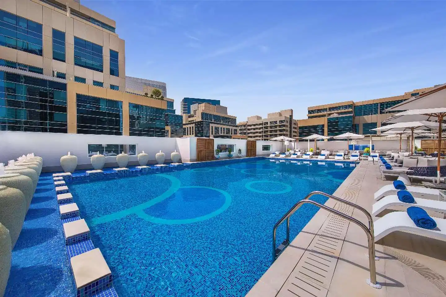 DoubleTree by Hilton Dubai - Business Bay Pool
