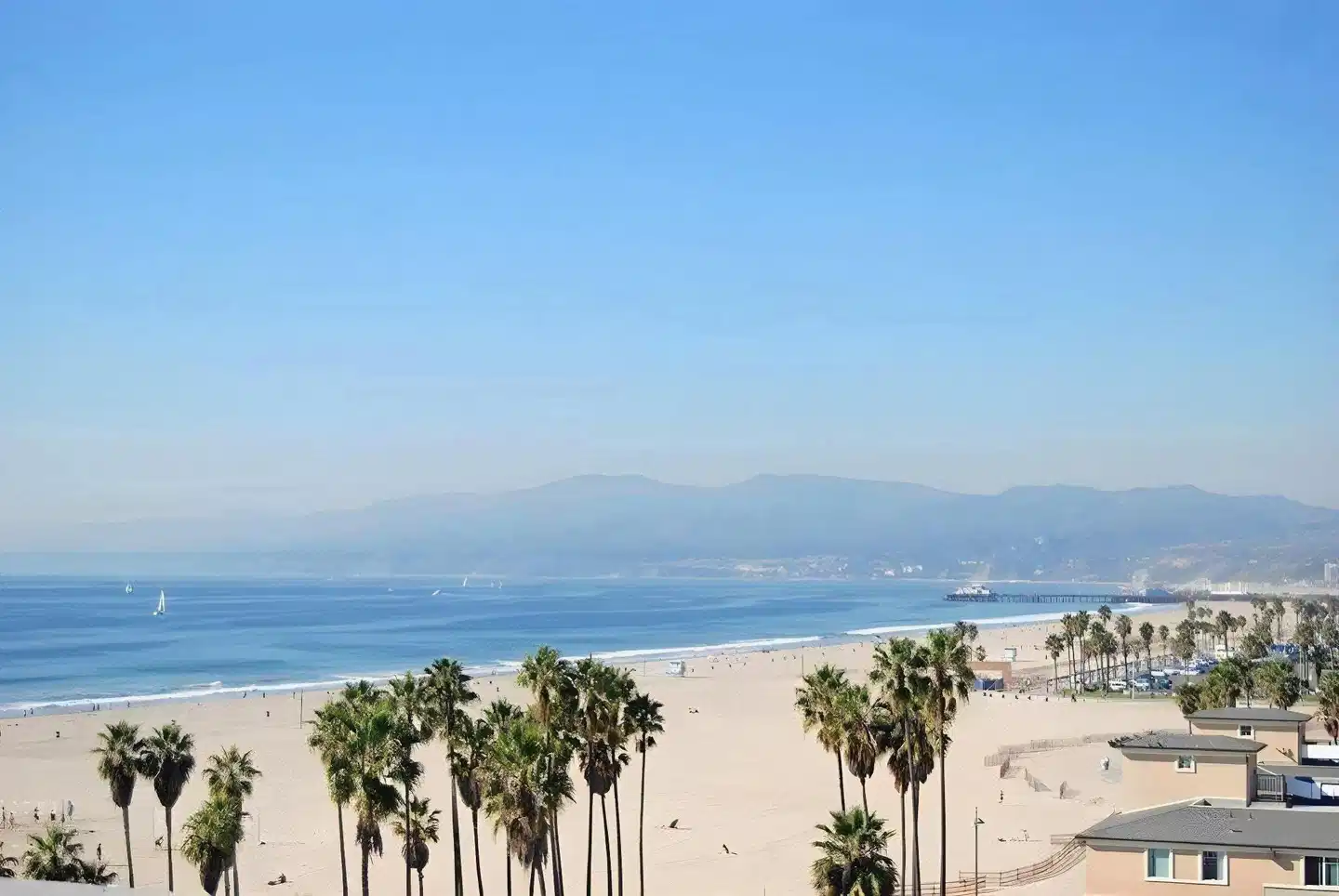 AIR Venice on the Beach Strand