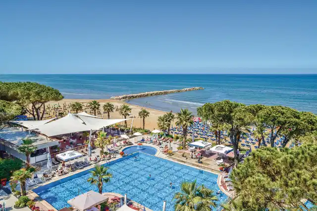 Fafa Premium Hotel POOL