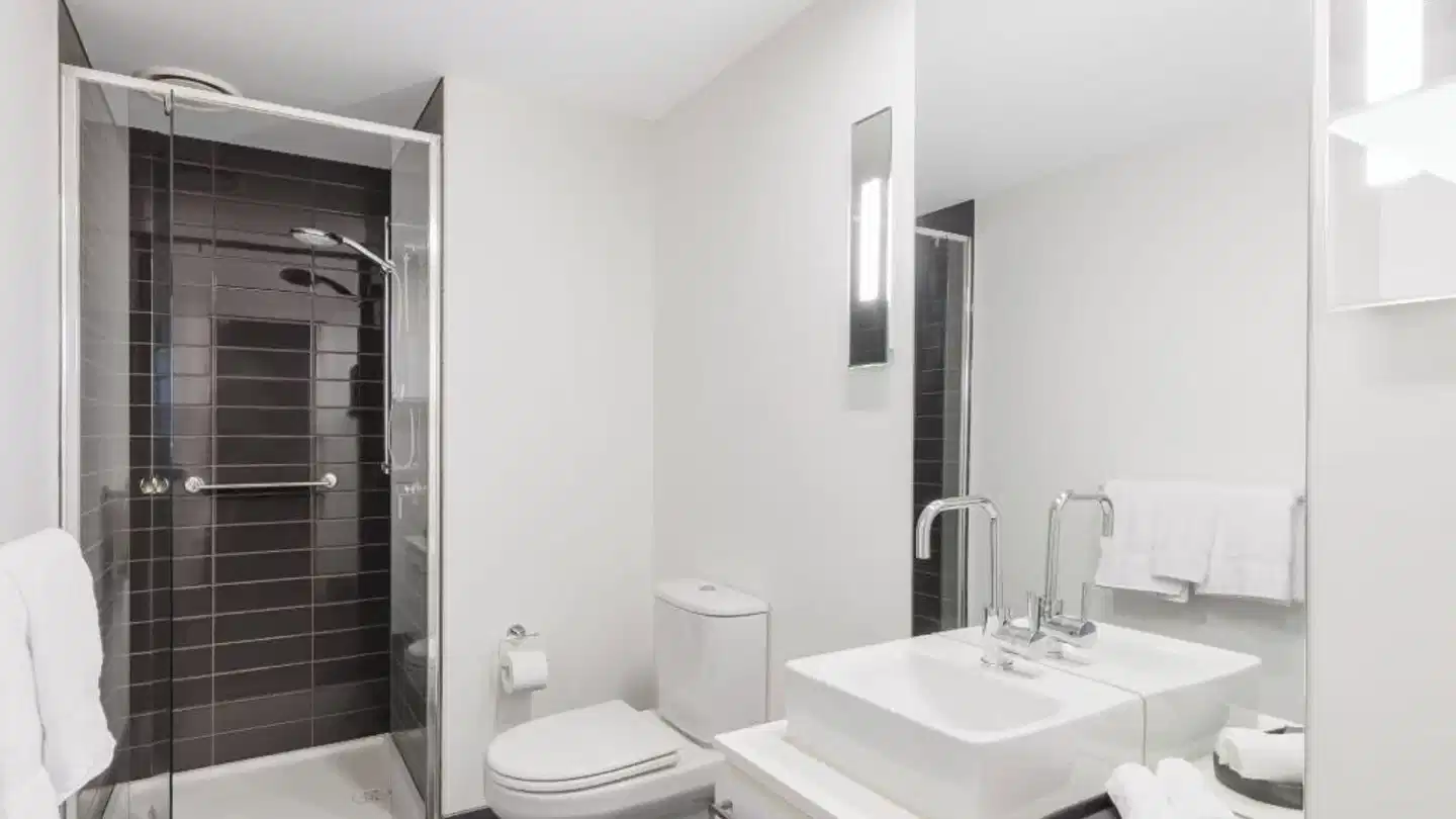 Naima Hotel Badezimmer