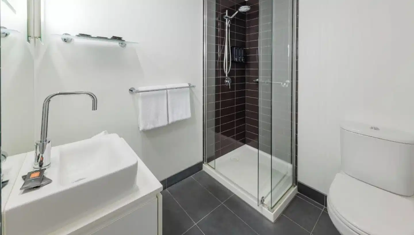 Naima Hotel Badezimmer