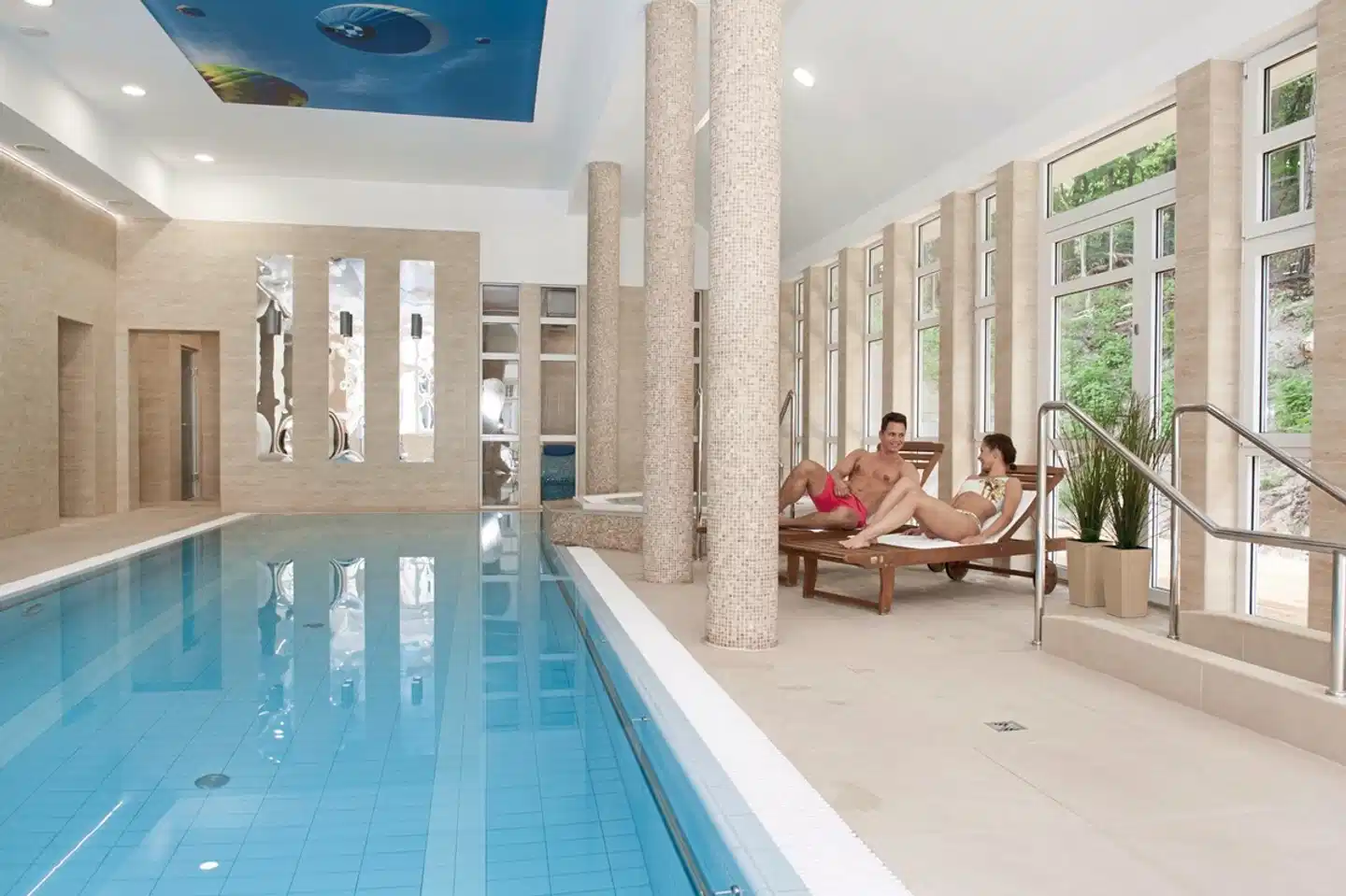 Cesarskie Ogrody Hallenbad