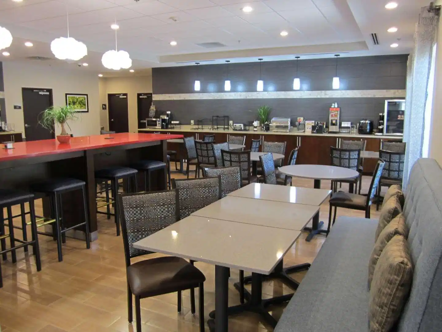 Best Western Plus Sunrise Inn Bar