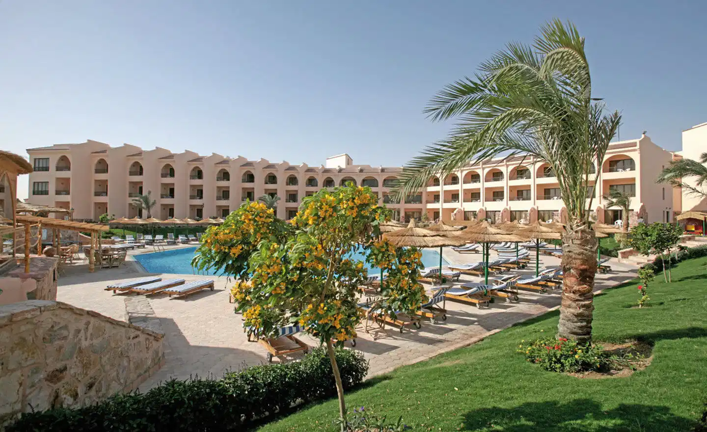 Flamenco Beach & Resort Aussenansicht