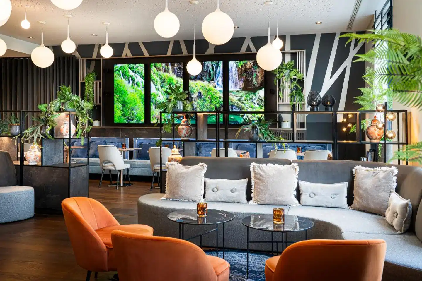 Leonardo Hotel Vienna Hauptbahnhof Lobby