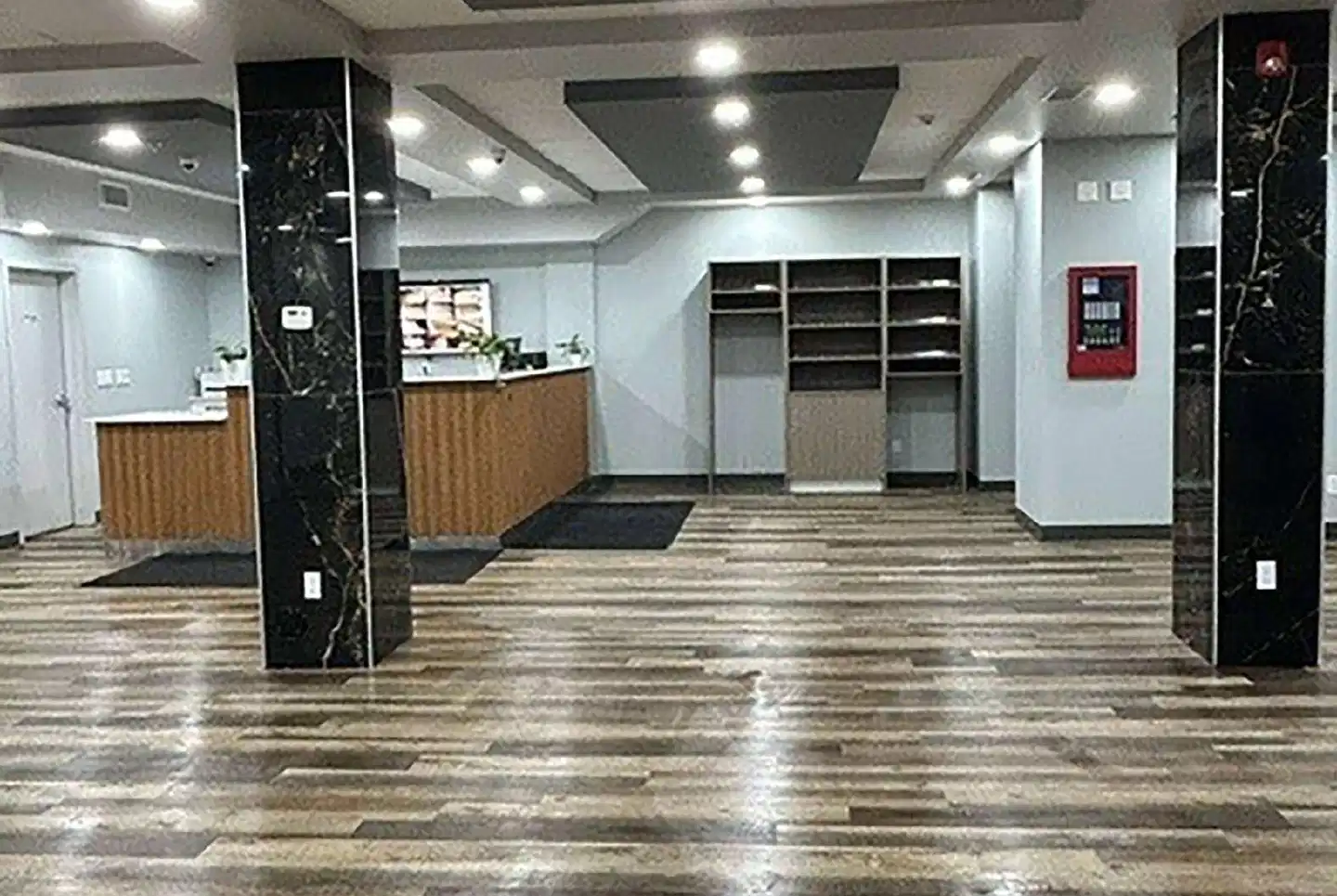 New West Hotel by Elevate Rooms Lobby