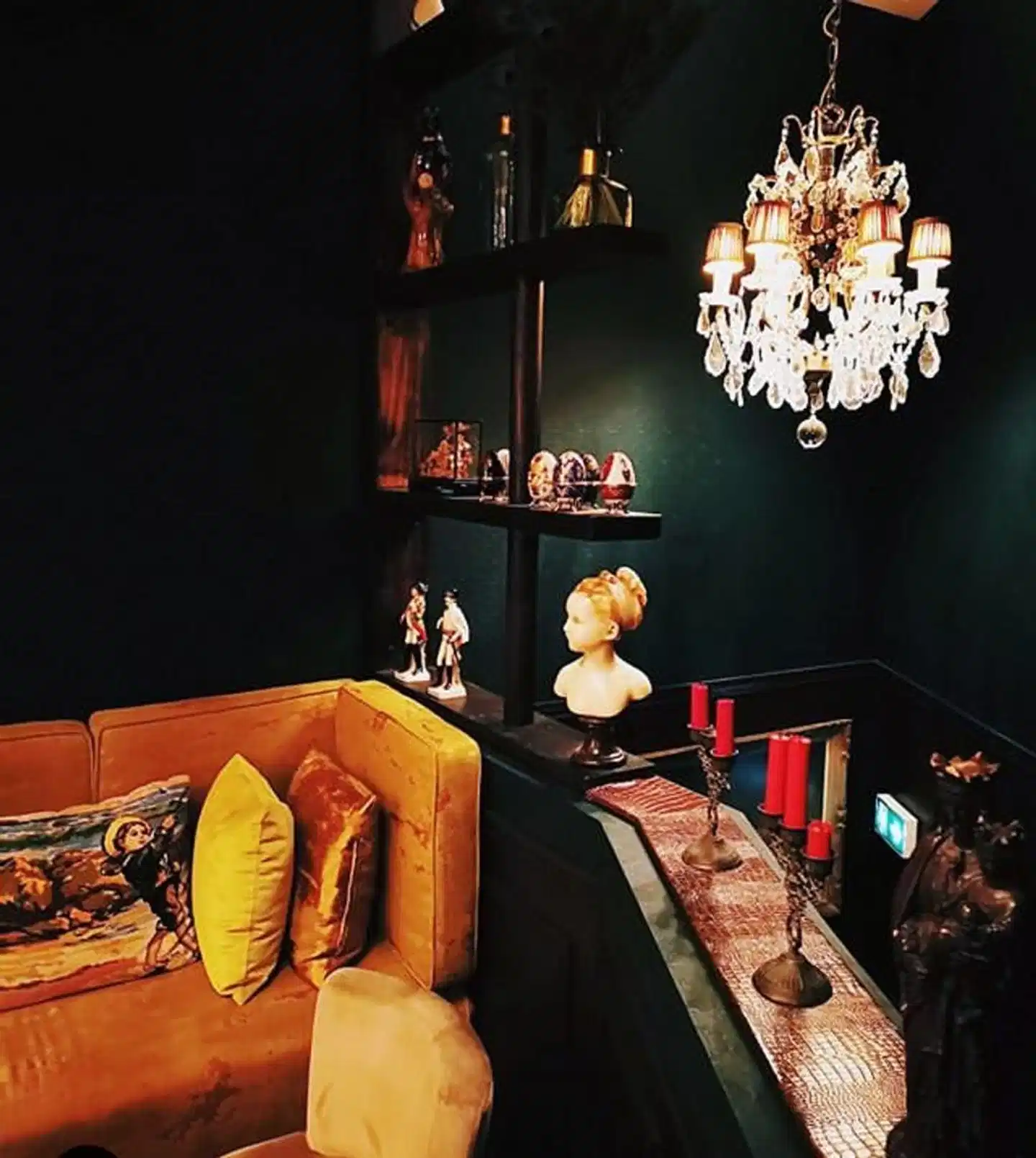 La Mondaine Personen