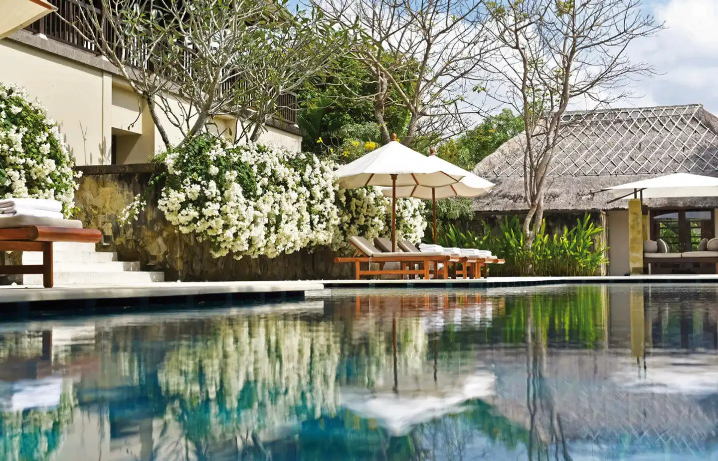 REVIVO Wellness Resort Nusa Dua Bali Pool