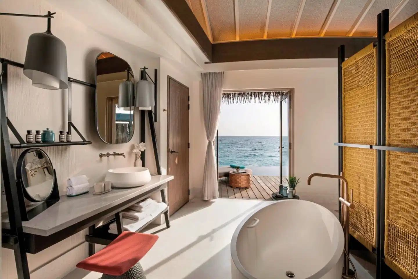 InterContinental Maldives Maamunagau Resort Badezimmer