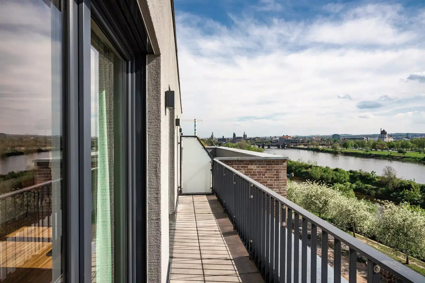 ARCOTEL HafenCity Dresden Terrasse