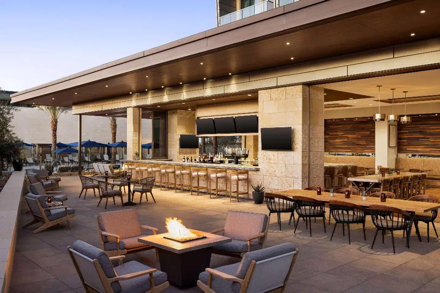 Hilton North Scottsdale At Cavasson Bar