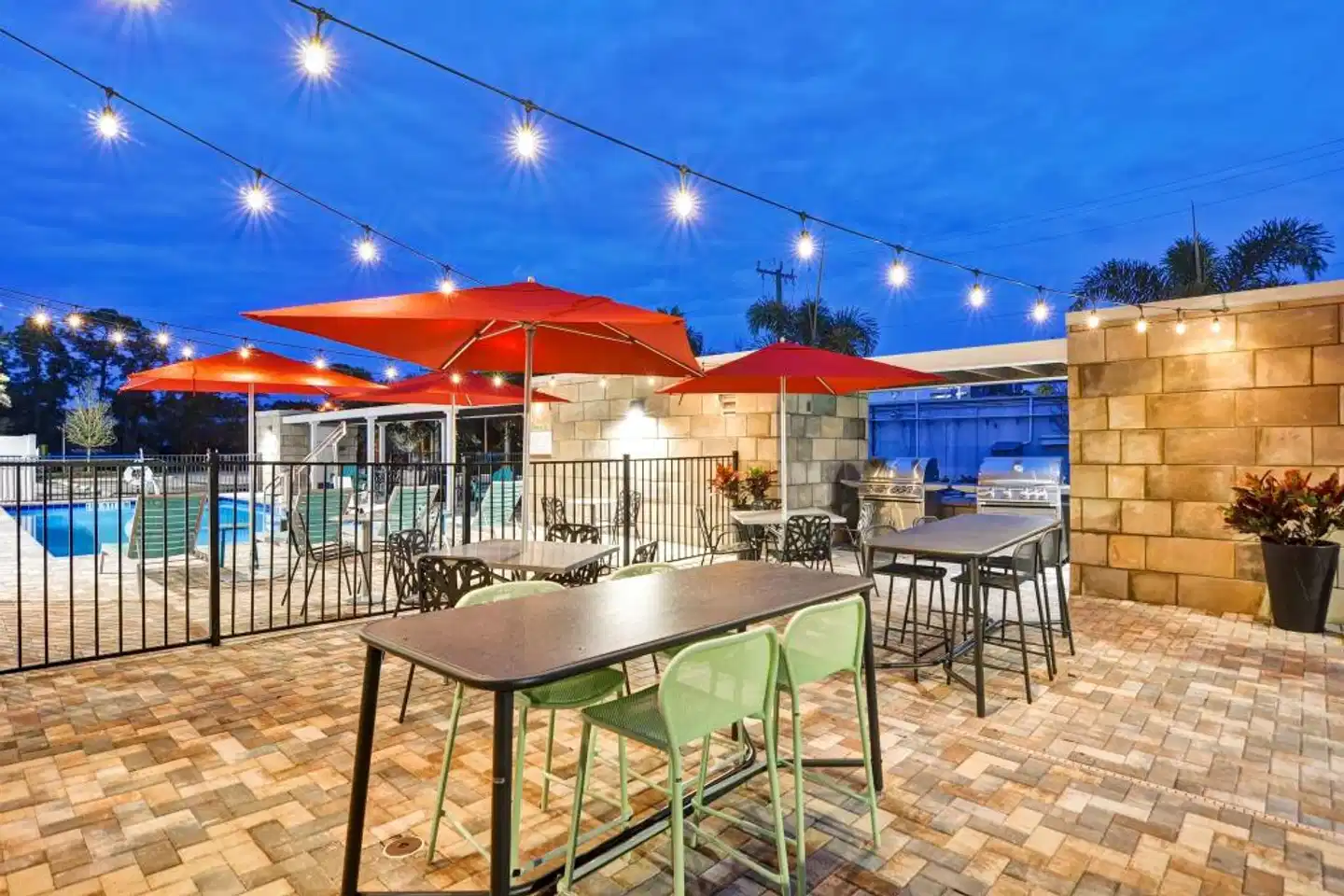 Home2 Suites by Hilton North Scottsdale near Mayo Clinic Bar