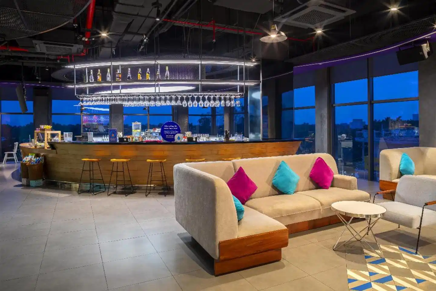 Tru by Hilton Hau Giang City Centre Bar