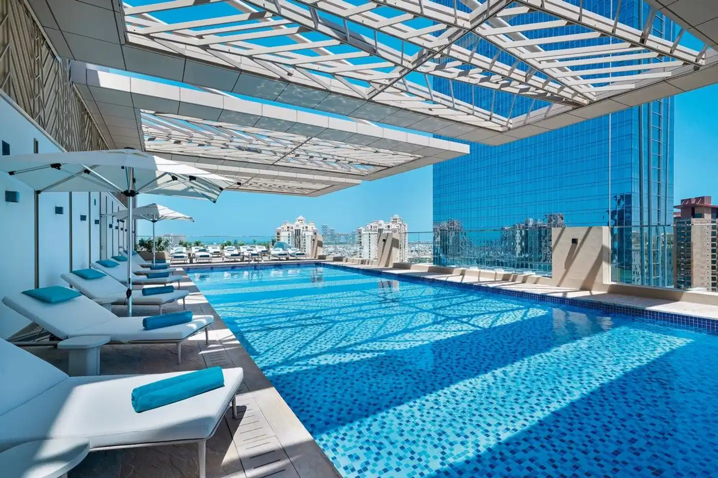 Cheval Maison - The Palm Dubai Hallenbad