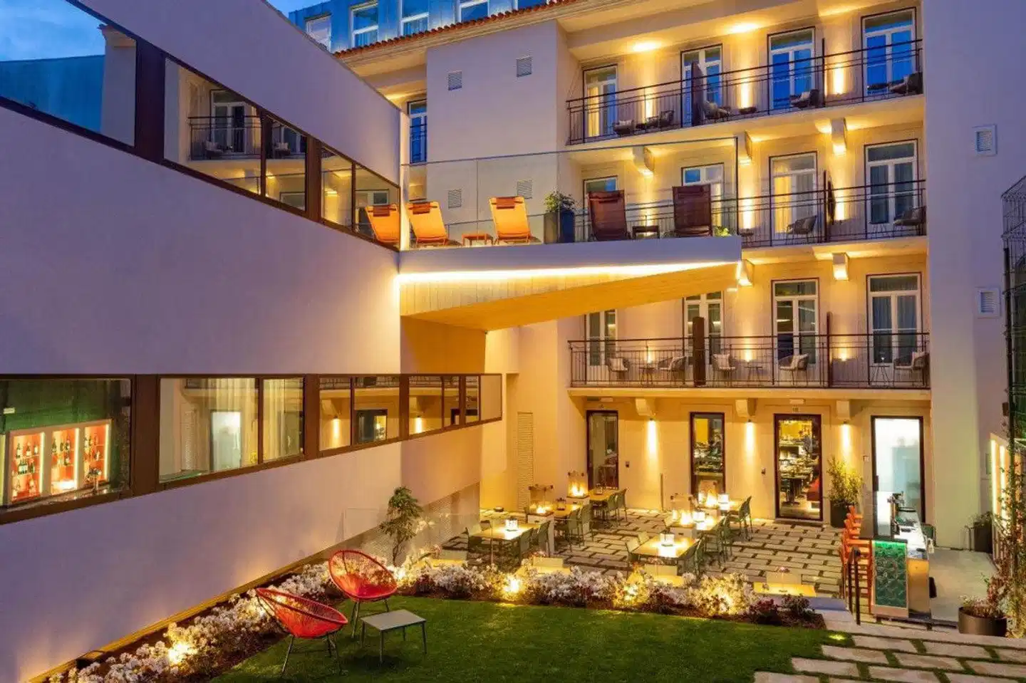 Arts Hotel Porto, Tapestry Collection by Hilton Lobby