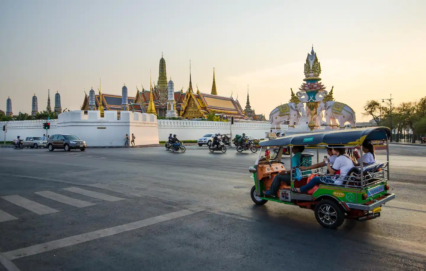 Madi Paidi Bangkok, Autograph Collection Sport und Entertainment