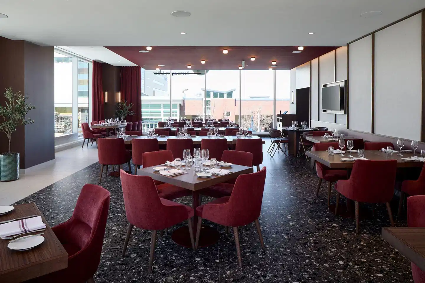 Courtyard By Marriott Montreal Laval Restaurant