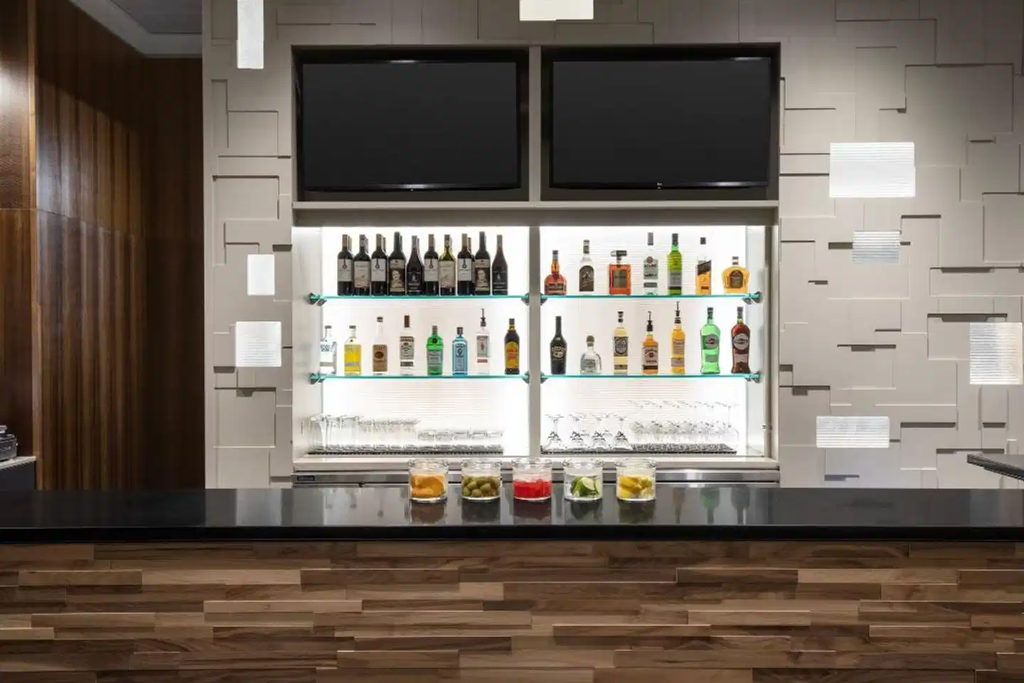 Courtyard By Marriott Nanaimo Bar