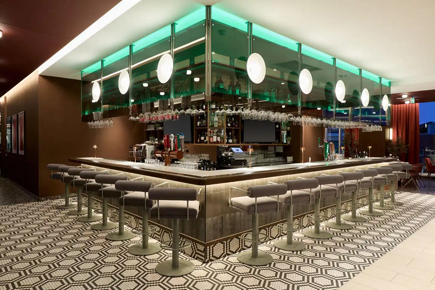 Courtyard By Marriott Montreal Laval Bar