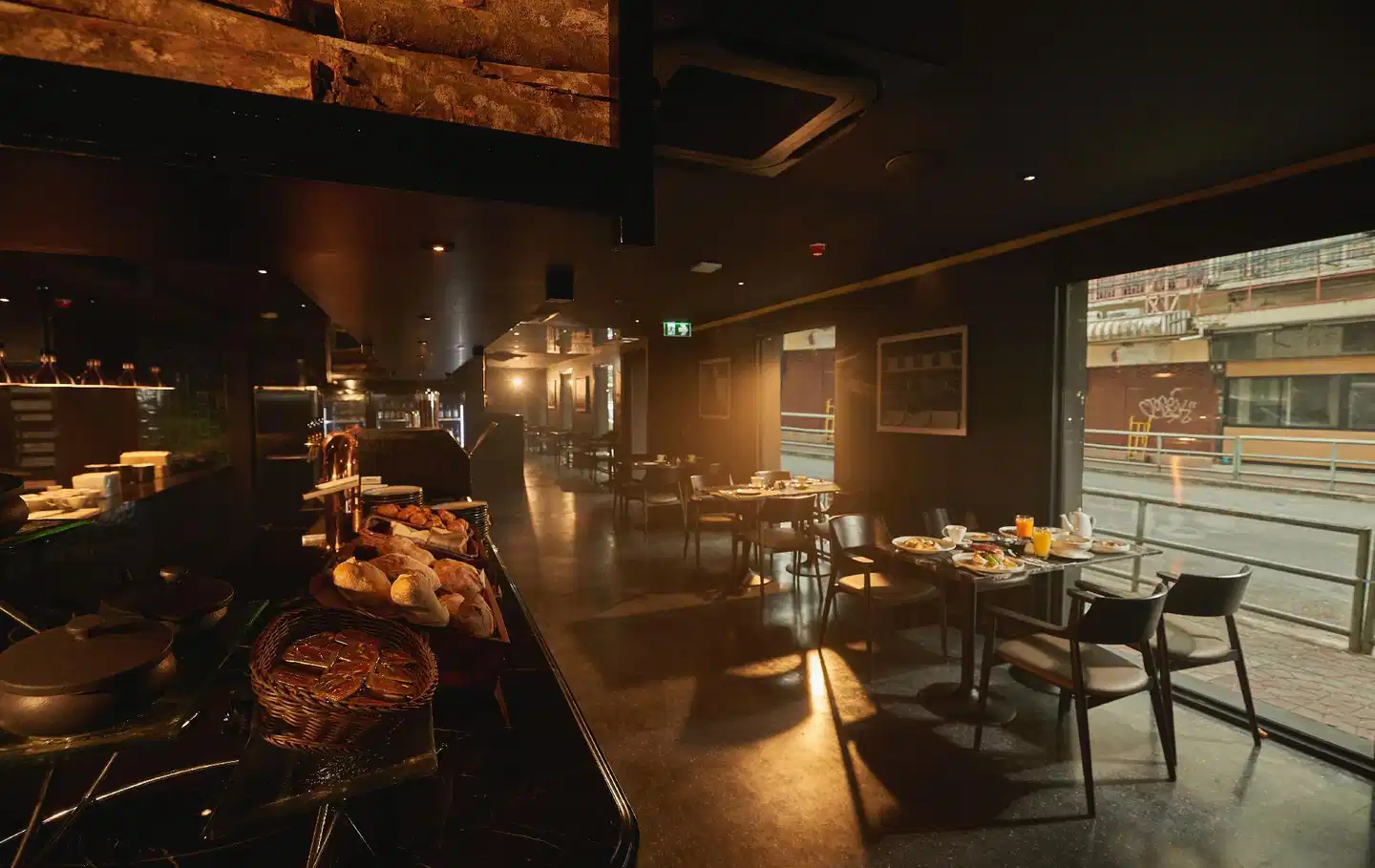 The Gravitique Hotel Khaosan Restaurant