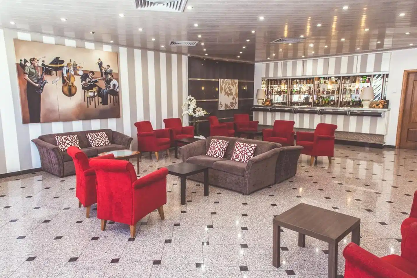 Cristal Caldas Lobby