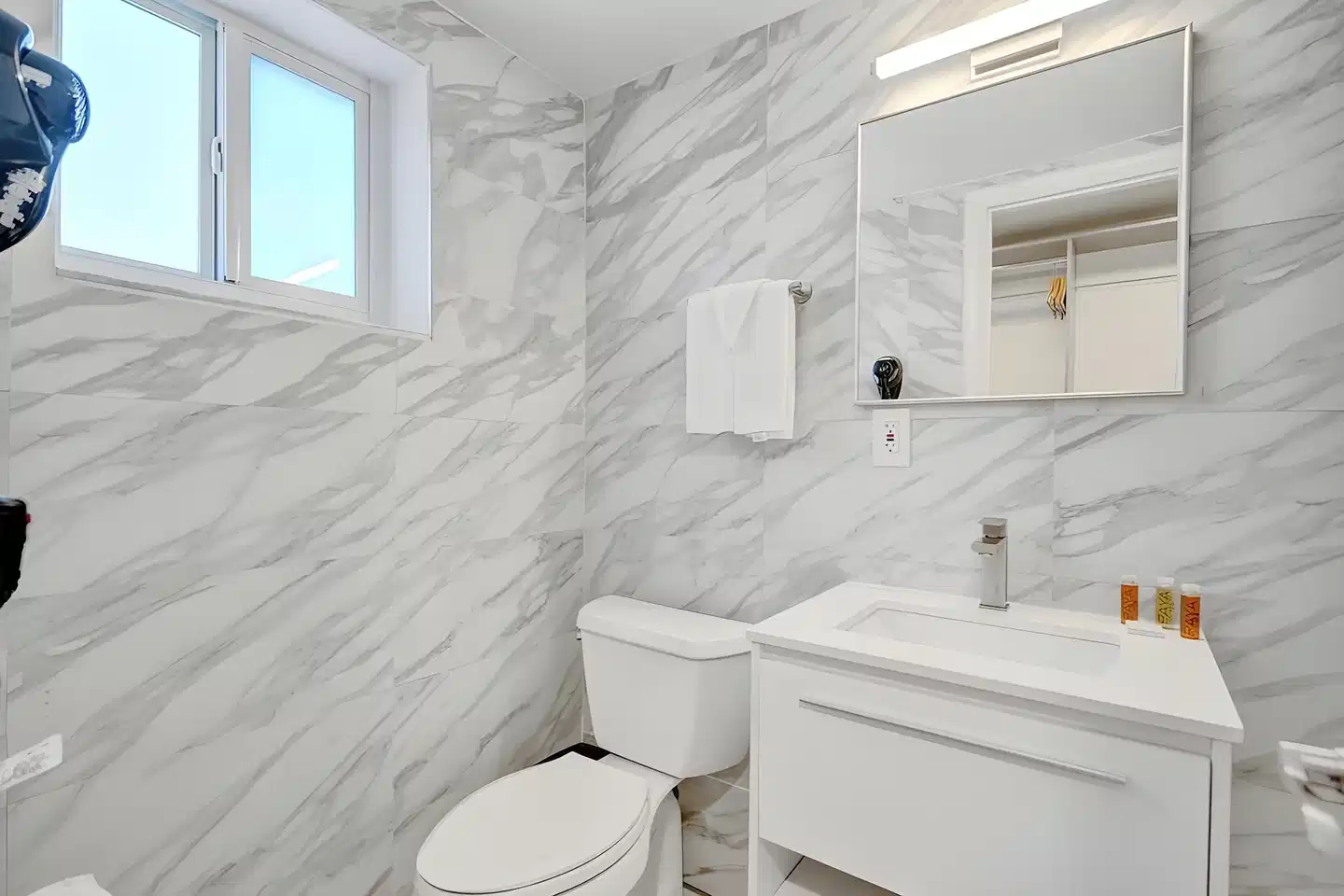 The Garden Hotel & Resort Badezimmer