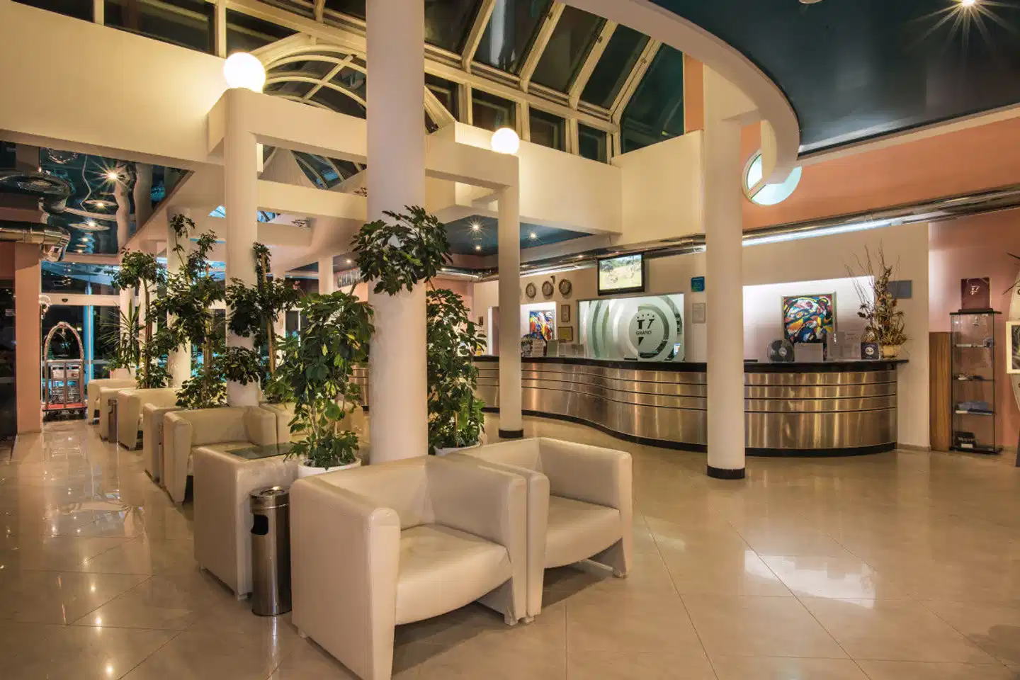 Effect Grand Victoria Hotel Lobby