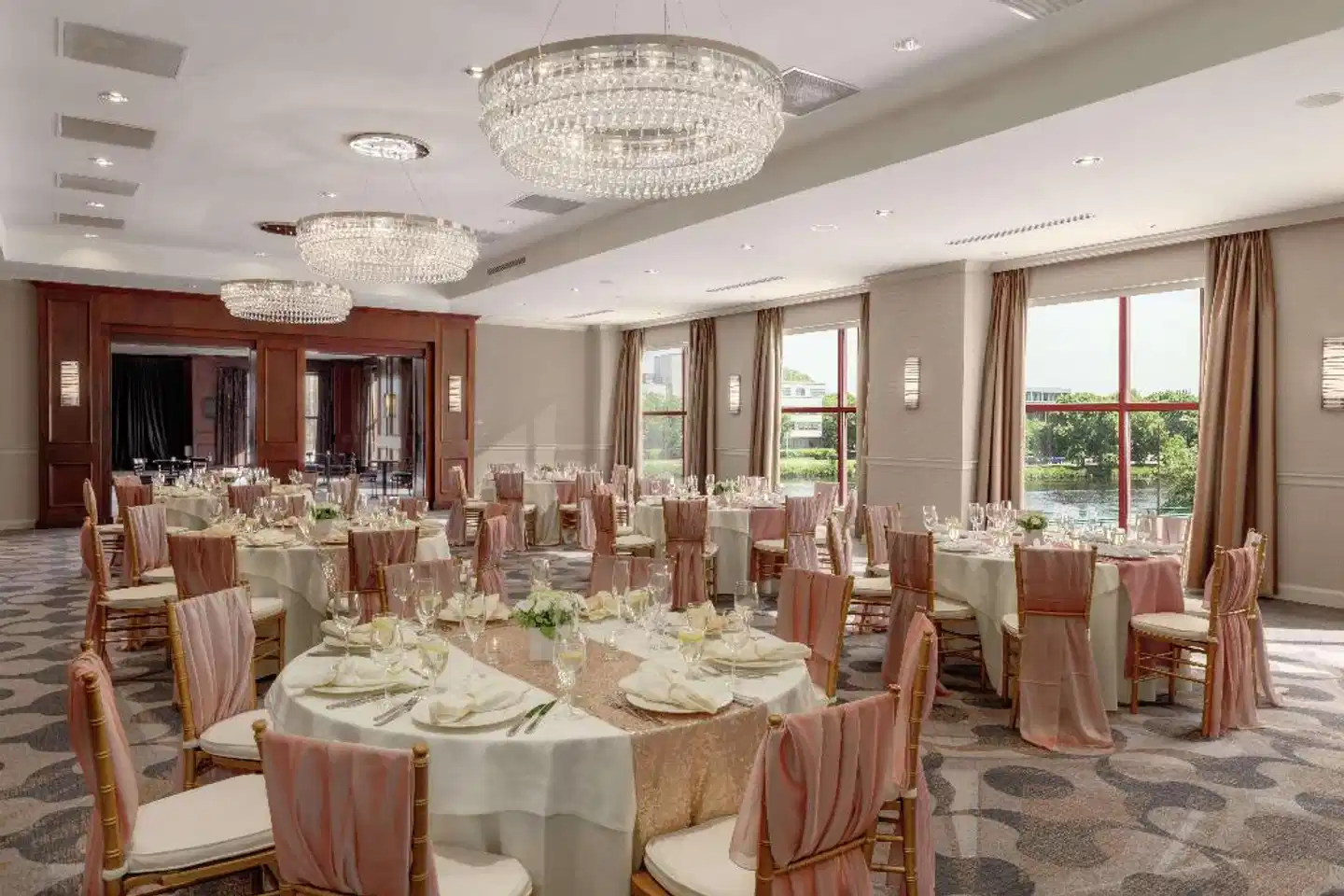 DoubleTree Suites by Hilton Boston - Cambridge Restaurant