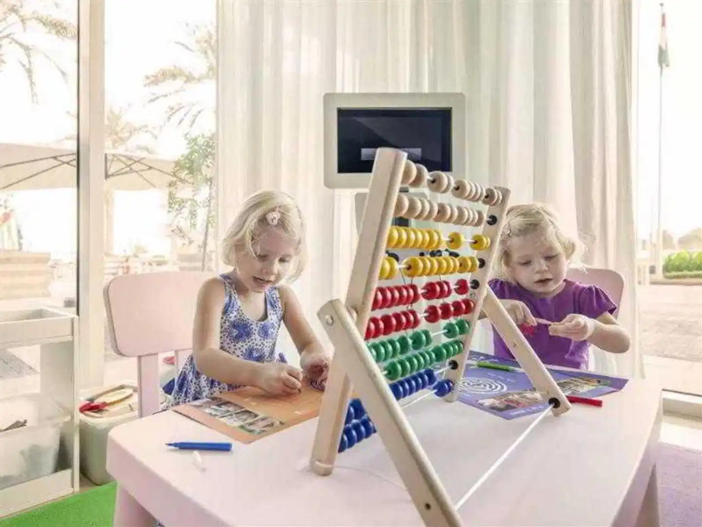 Novotel World Trade Centre Dubai Hotel Personen