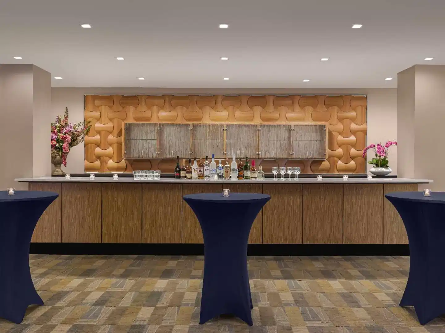 DoubleTree by Hilton Fort Lee George Washington Bridge Bar