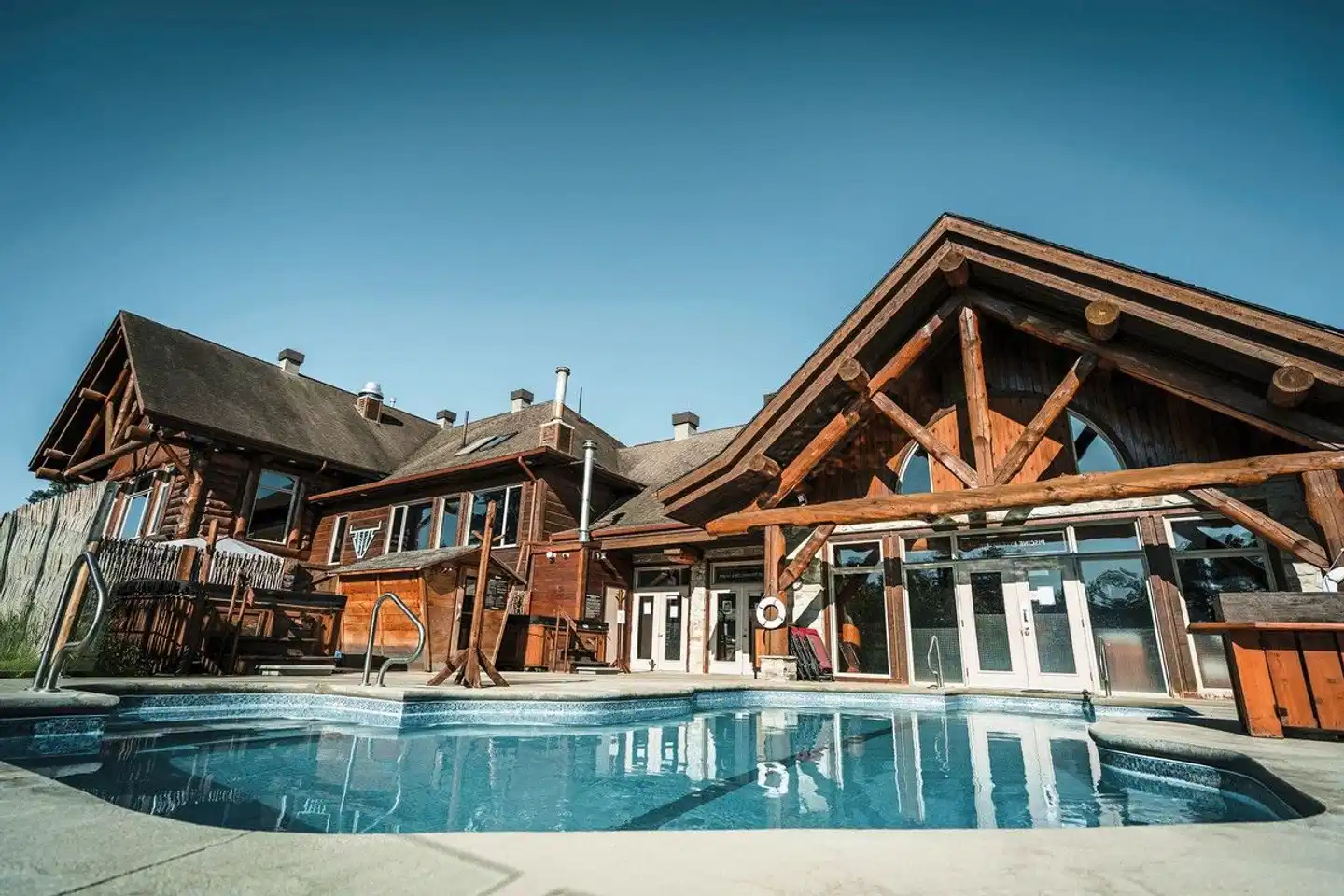 Auberge du Lac Taureau Pool