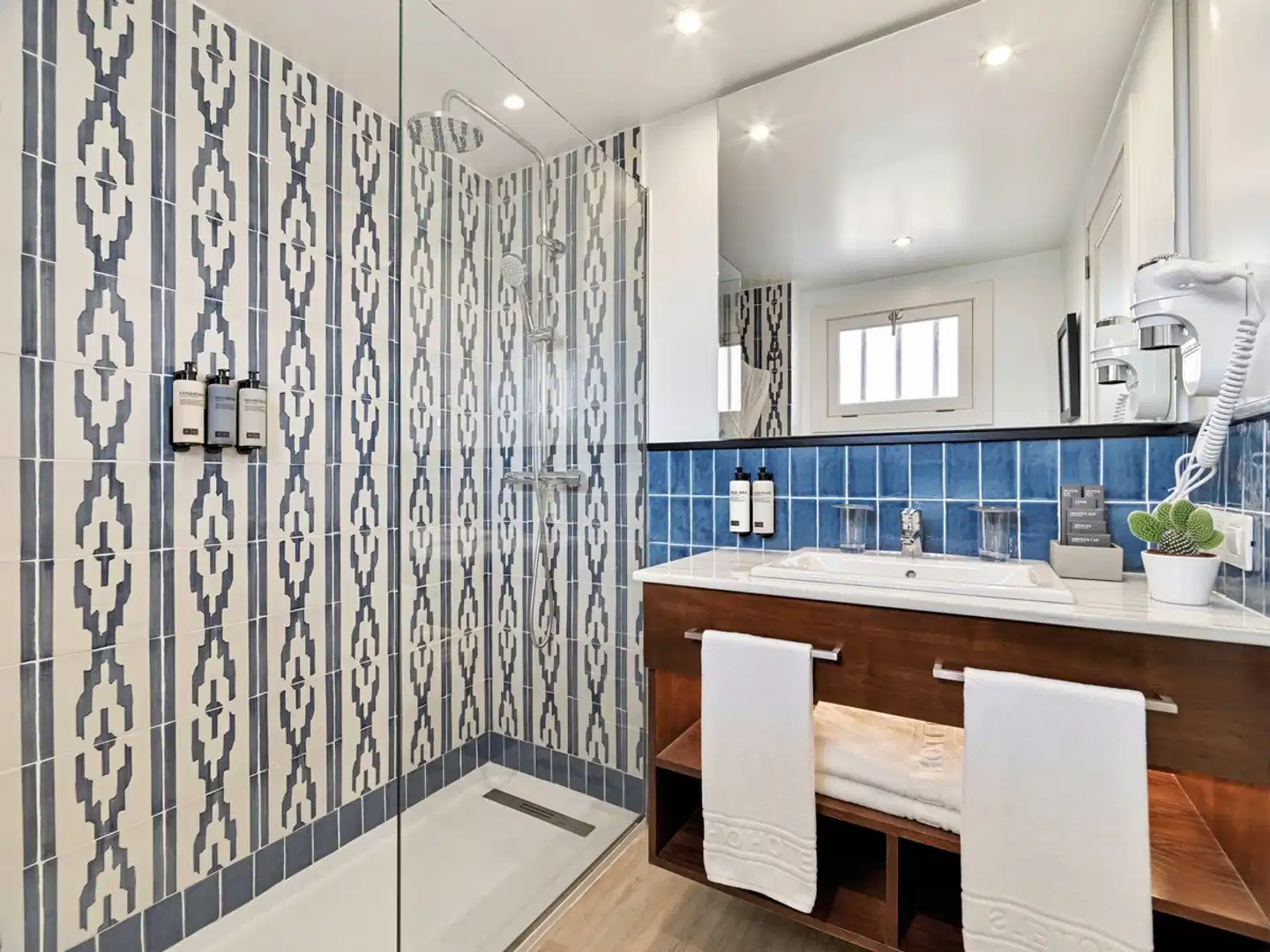 H10 Suites Lanzarote Gardens BATHROOM