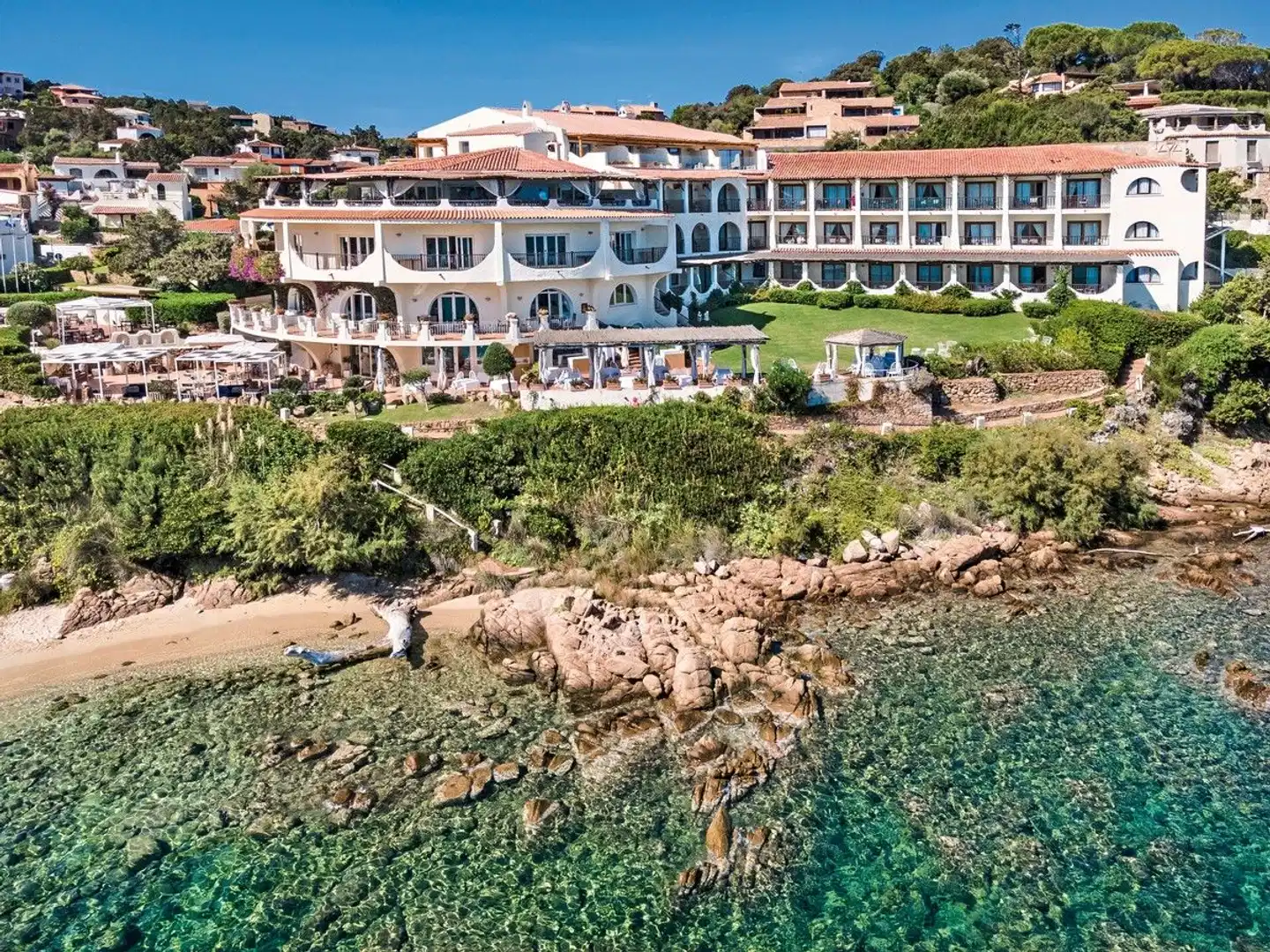 Club Hotel Baja Sardinia Aussenansicht