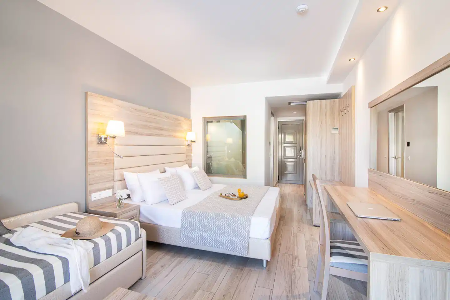 Dionysos Hotel and Suites Wohnbeispiel