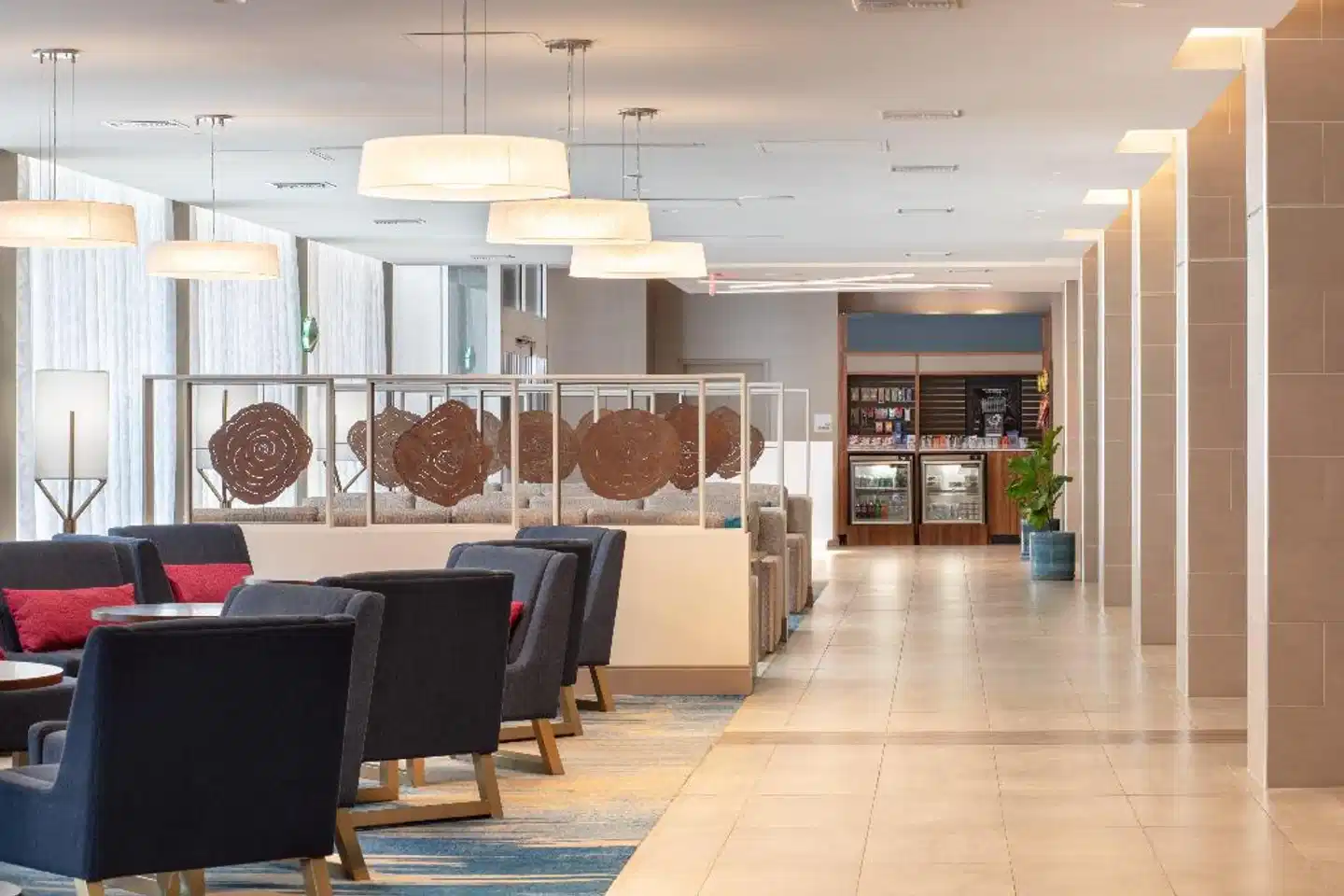 Holiday Inn Los Angeles International Airport Lobby