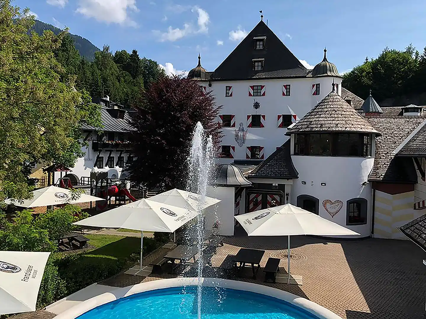 Family Hotel Schloss Rosenegg Pool