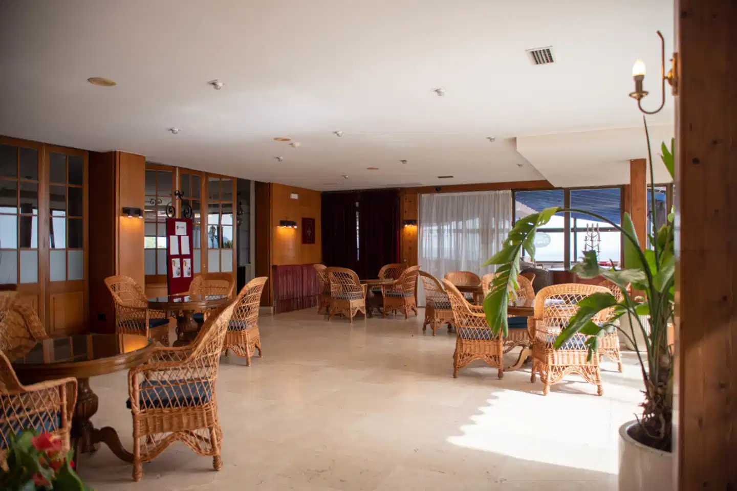 Roger de Flor Seleqtta Bar