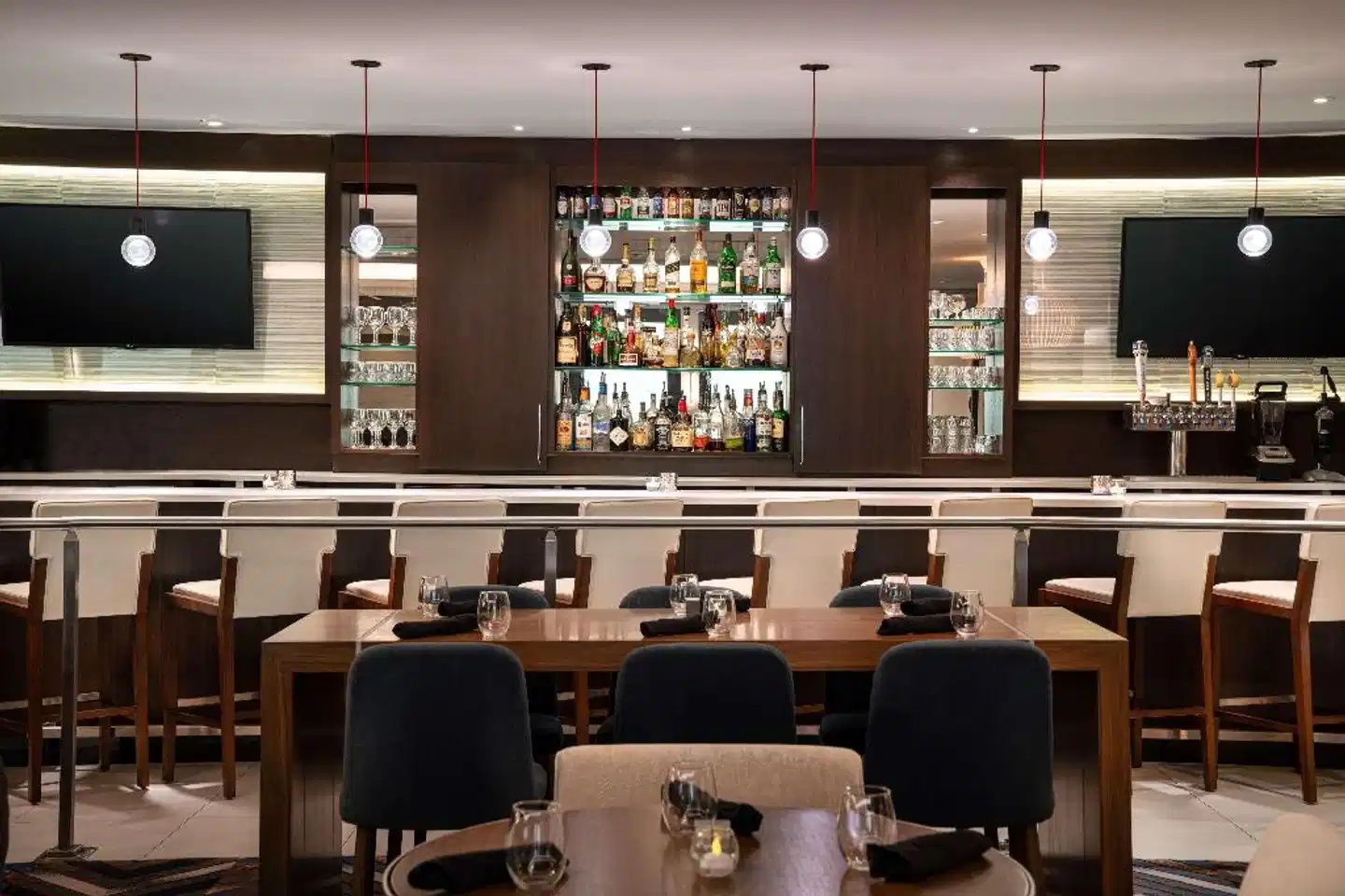 Coast Seattle Downtown Hotel by APA Bar