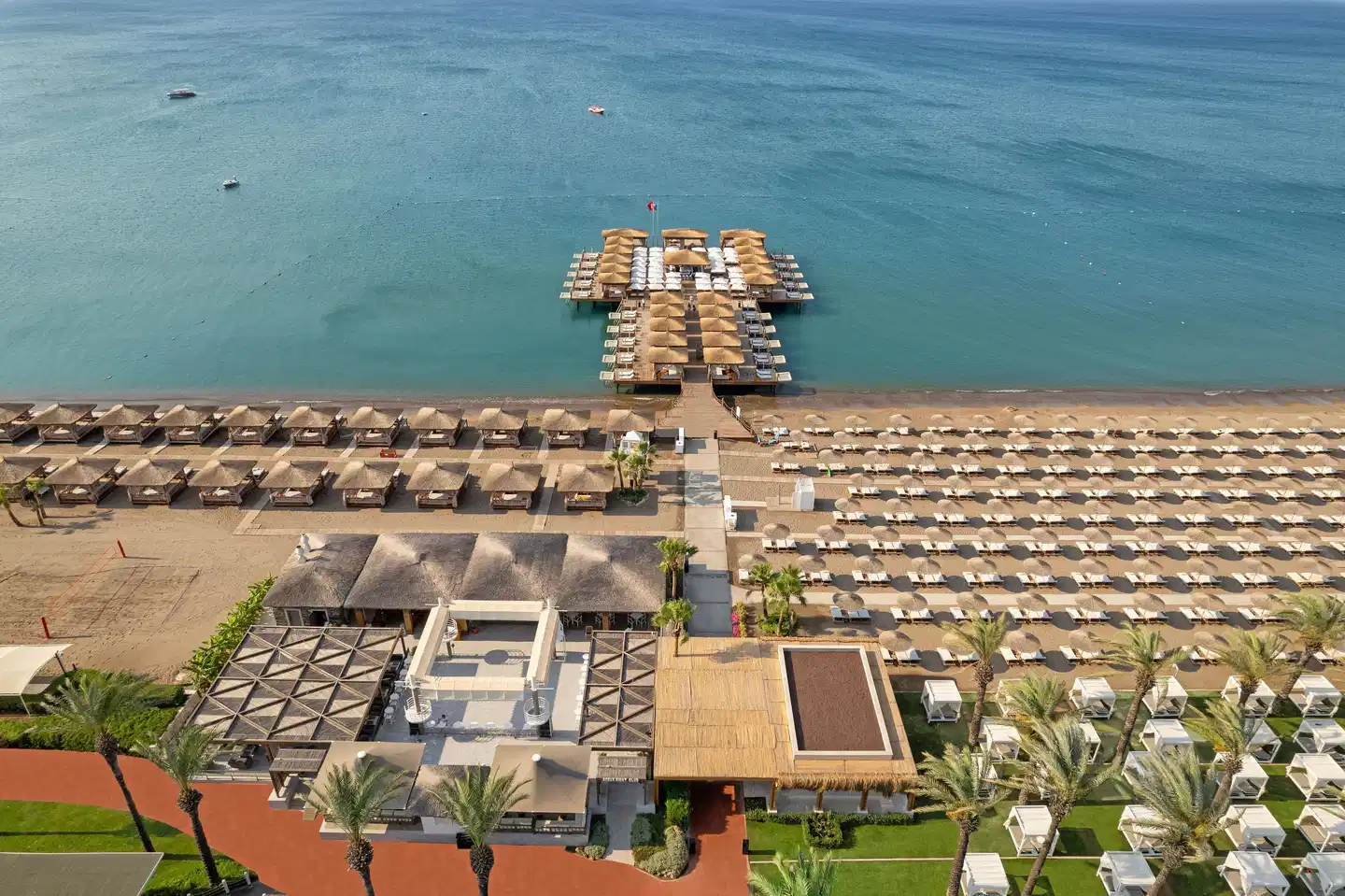 Titanic Deluxe Lara BEACH