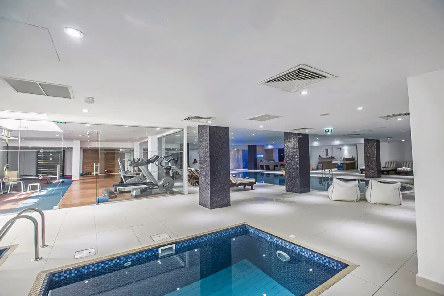 Nelia Sea Breeze Hallenbad