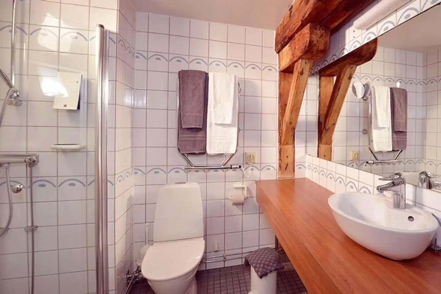 Clarion Collection Hotel Packhuset Badezimmer